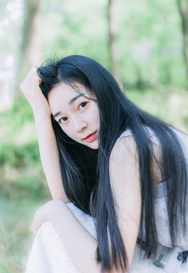 “王印不能动。”刘备摇了摇头，这点上他还是很清醒的，如果能够攻破洛阳，将吕布赶回关中的话，这块王印，如今已经成为了烫手的山芋，刘备是绝不能碰，哪怕他确实有着封王的资格也不行，没有实力，而且也没有打破关中，凭什么封王？